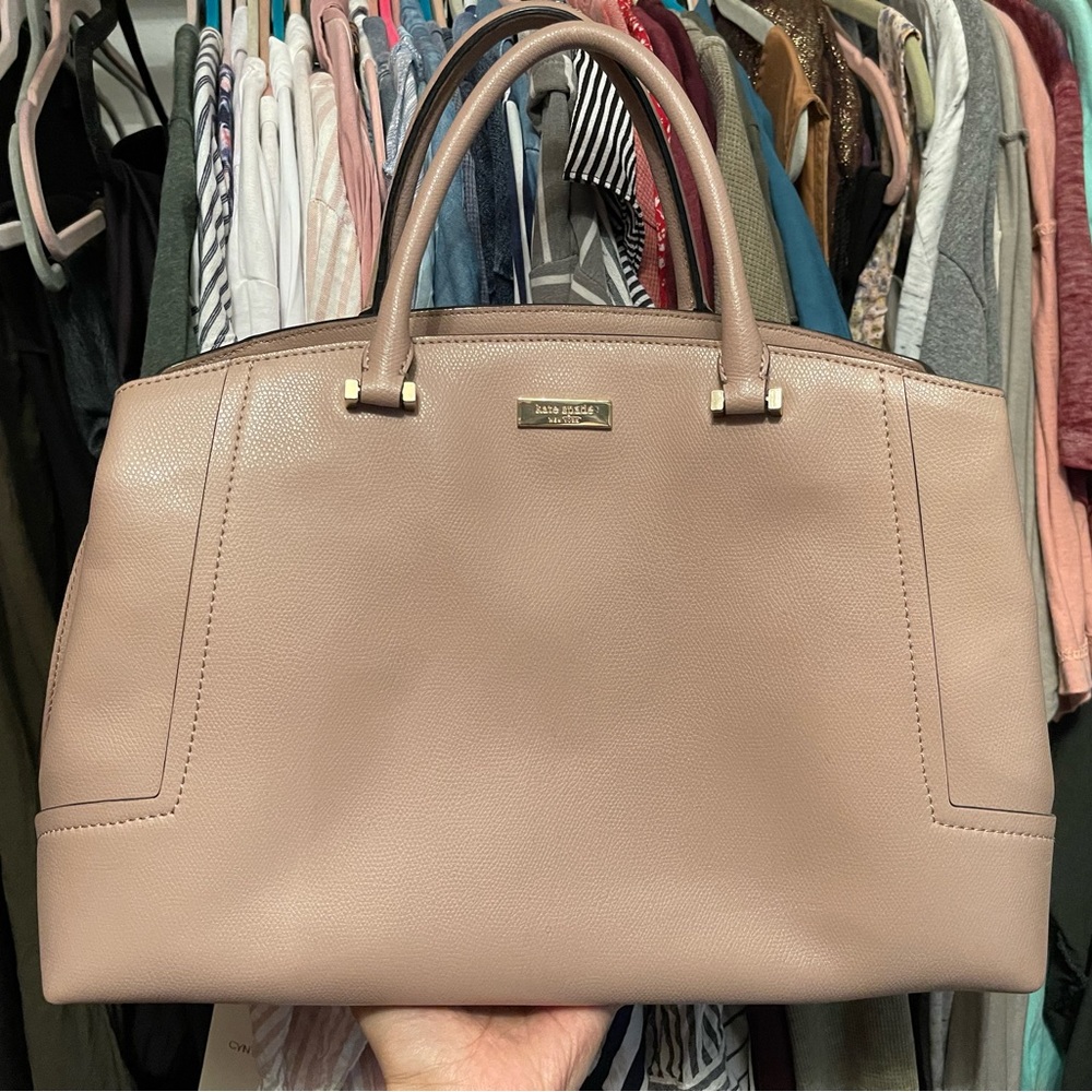 Gorgeous beige Kate Spade bag in a classic style